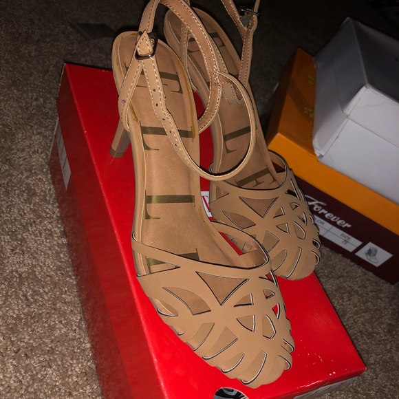 Nude heels size 7 - Picture 1 of 3